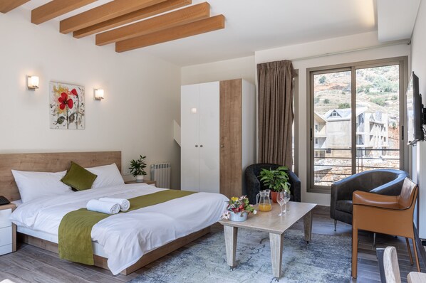 Svit Deluxe | Värdeförvaringsskåp på rummet, strykjärn/strykbräda och gratis wi-fi