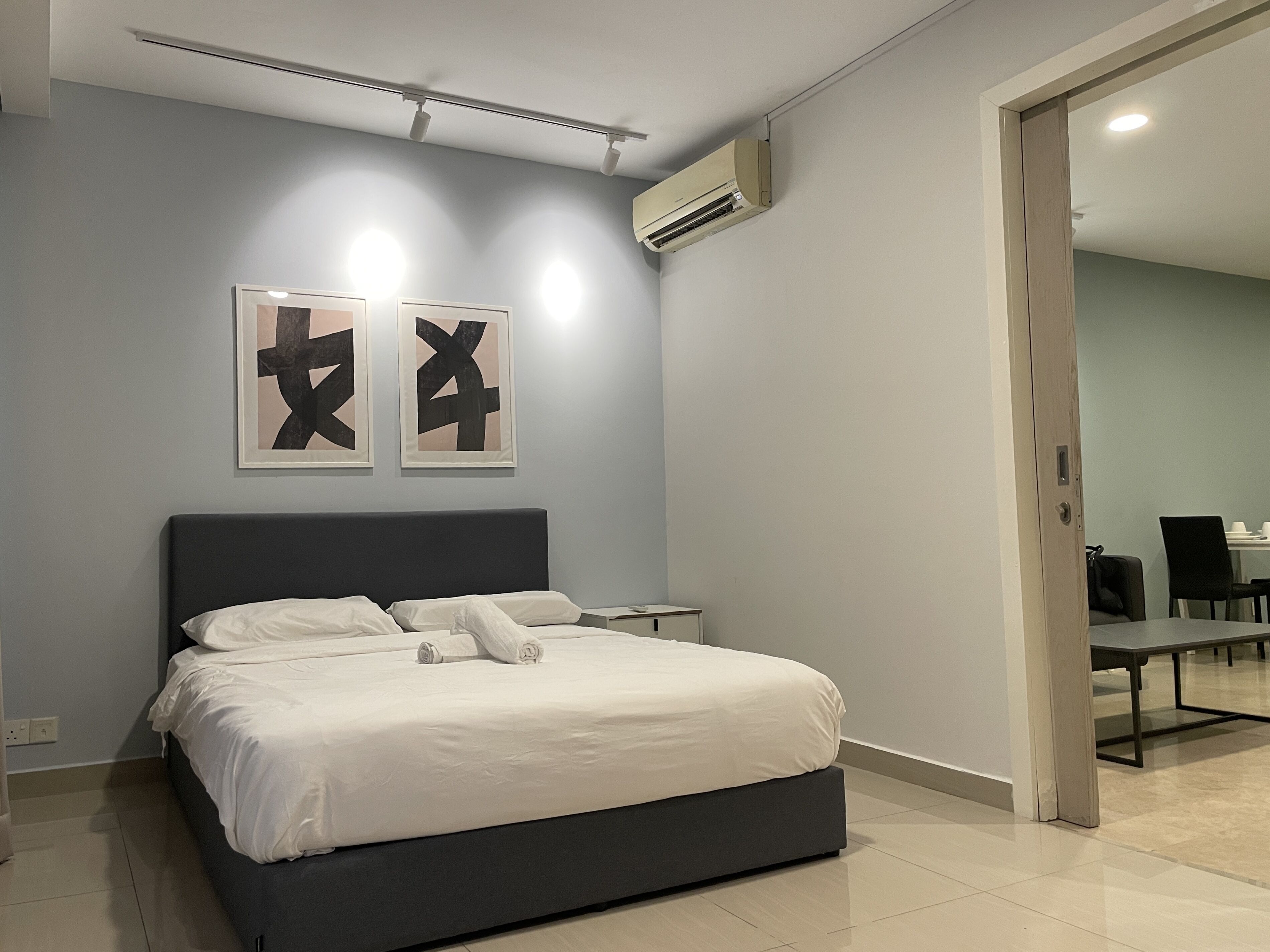 1 habitación, tabla de planchar con plancha, wifi y ropa de cama 