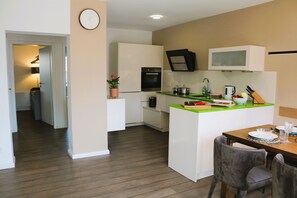 Kühlschrank, Ofen, Herdplatte, Geschirrspüler