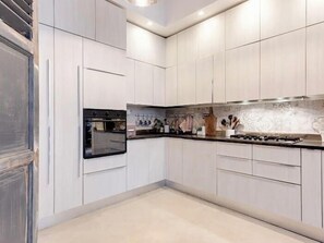 Frigorífic, forn, placa de cuina i rentaplats