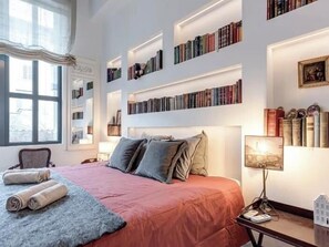 2 bedrooms, in-room safe, desk, iron/ironing board