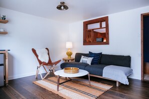 Standard Room | Living area | 43-inch Smart TV with digital channels - The Leeway (Mount Tremper)