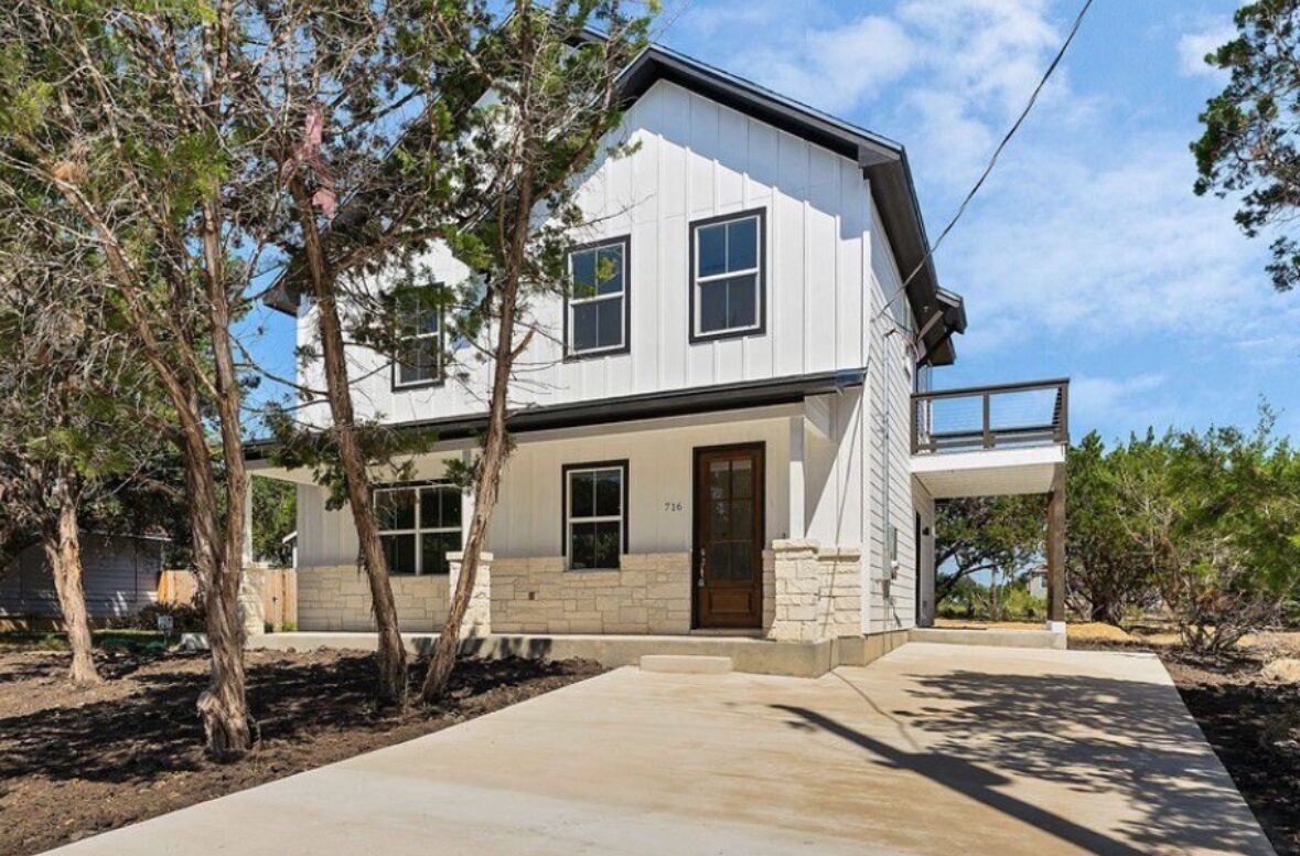 Brand new home, blocks from boat ramp 7- FEED THE DEER FROM THE PORCH...