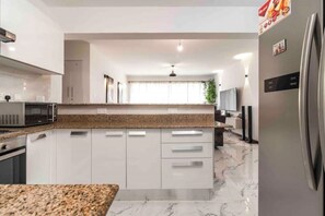 Kochgeschirr/Geschirr/Besteck