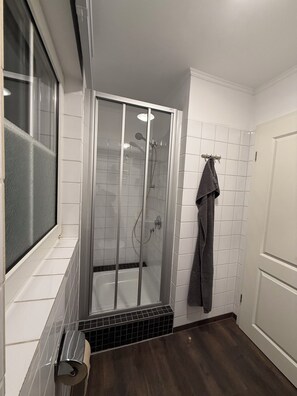 Shower, free toiletries, hair dryer, soap - Die Kleine Ferienvilla am Edersee/ Nationalpark Kellerwald-edersee (Frankenau)