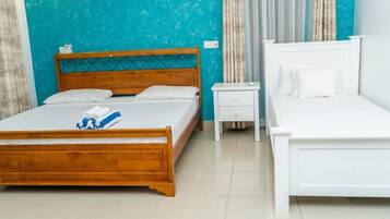 4 bedrooms, iron/ironing board, WiFi, bed sheets