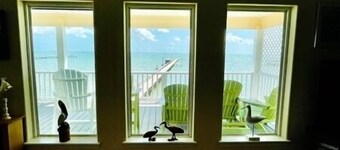 Wake Up to a Beautiful View! 3bdrm, 2 bath. Private Fishing Pier.