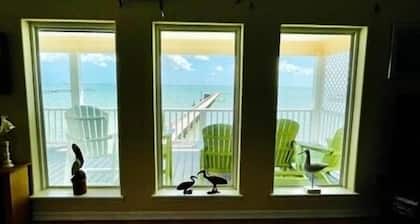 Wake Up to a Beautiful View! 3bdrm, 2 bath. Private Fishing Pier.