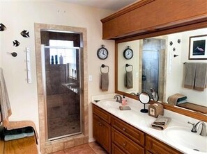 Shower, towels - Wake Up to a Beautiful View! 3bdrm, 2 bath. Private Fishing Pier. (Port Mansfield)