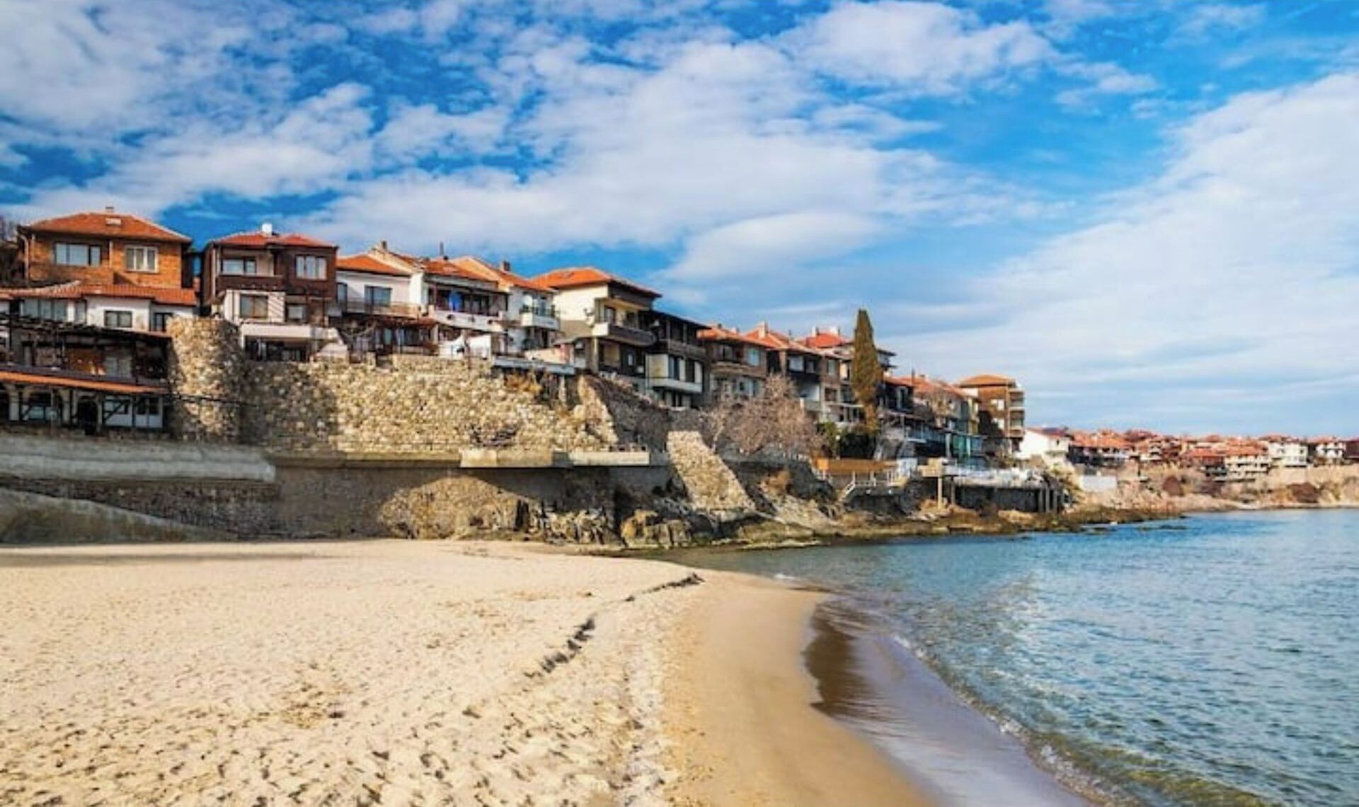 Beach nearby, sun loungers
