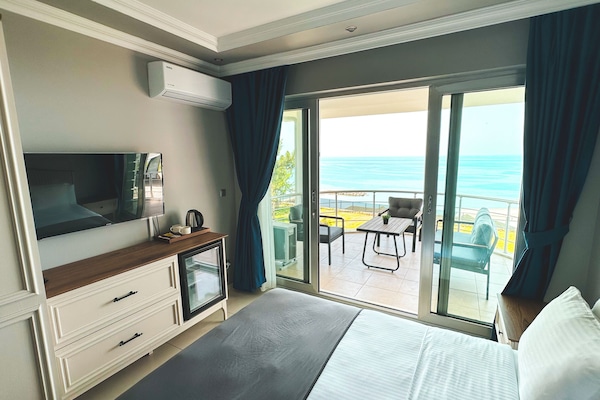 Luxury Room | Egyptian cotton sheets, premium bedding, down comforters