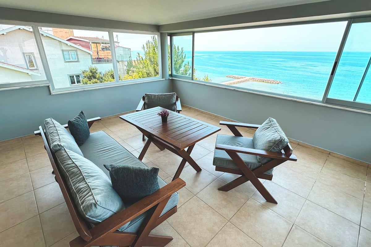 Presidential Room | Living area | 54-inch Smart TV with cable channels