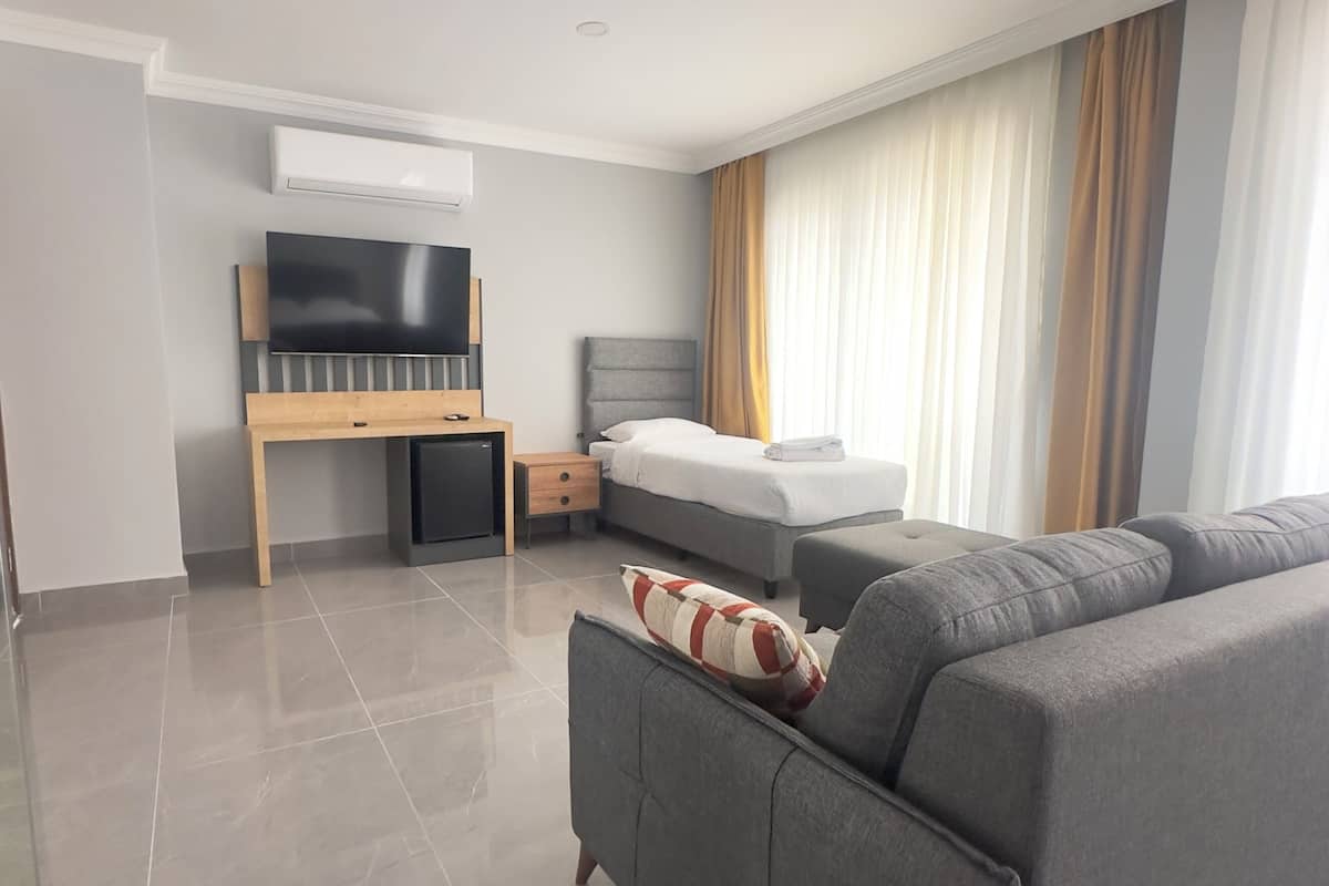 Family Room | Egyptian cotton sheets, premium bedding, down comforters