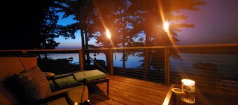 Perfect family get-away with lake front property & sandy shores on White Lake