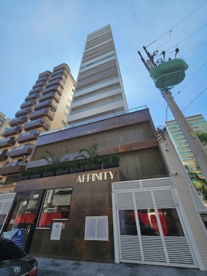 Exterior - Apto na Praia Grande SP 1 Quadra da Praia 5 Adultos e 1 Criança Lazer Liberado (Vila Caiçara Praia Grande)