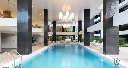 Rare Gem! Indoor Pool, Rooftop, Center of the City