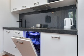 Apartment, 1 Schlafzimmer, Küche | Eigene Küche | Mikrowelle, Geschirrspüler, Kochgeschirr/Geschirr/Besteck