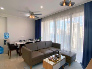 Family Apartment, 3 Bedrooms | Egyptian cotton sheets, premium bedding, pillowtop beds