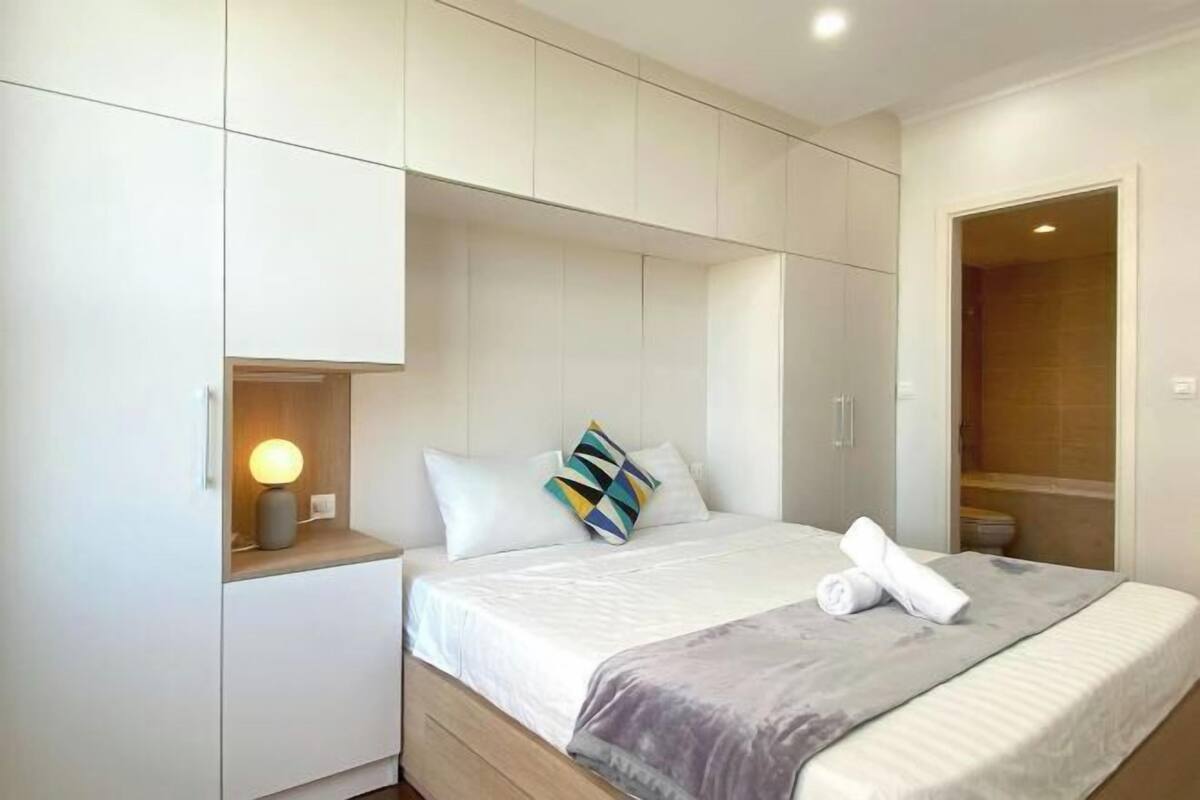 2 bedrooms, Egyptian cotton sheets, premium bedding, pillowtop beds