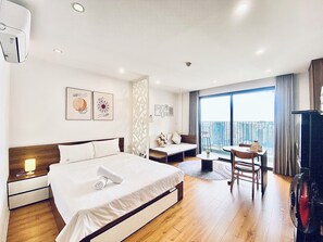 Design Studio, 1 Queen Bed | Egyptian cotton sheets, premium bedding, pillowtop beds - Vinhome D'capitale Service Apartment - Mikage Housing (Hanoi)