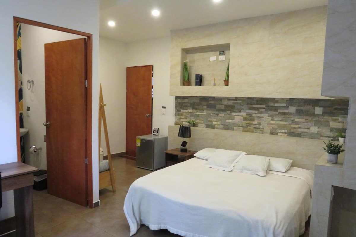 Suite Confort, vue sur le jardin | 1 chambre, couette en duvet, décor unique, bureau