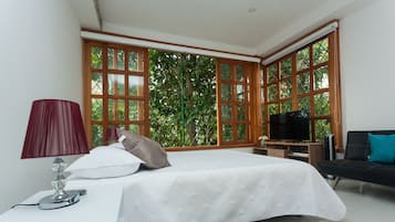 Executive Double Room, Non Smoking, Garden View | Bathroom | Shower, hydromassage showerhead, towels, soap