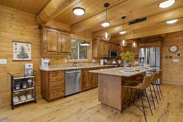 Køleskab, mikrobølgeovn, ovn, kogeplade