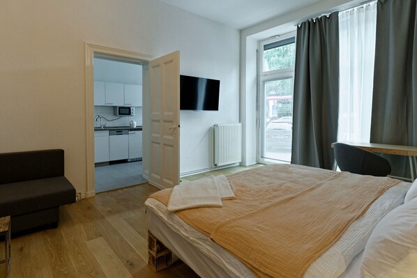 1 bedroom, desk, iron/ironing board, free WiFi - Apartment 1 near Warschauer Platz and Spree river (Berlin)