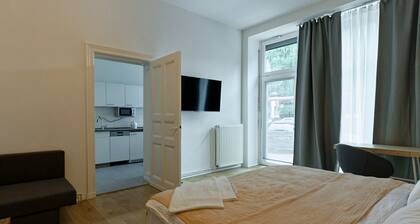 Apartment 1 near Warschauer Platz and Spree river