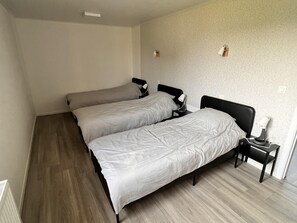 3 bedrooms, free WiFi, bed sheets