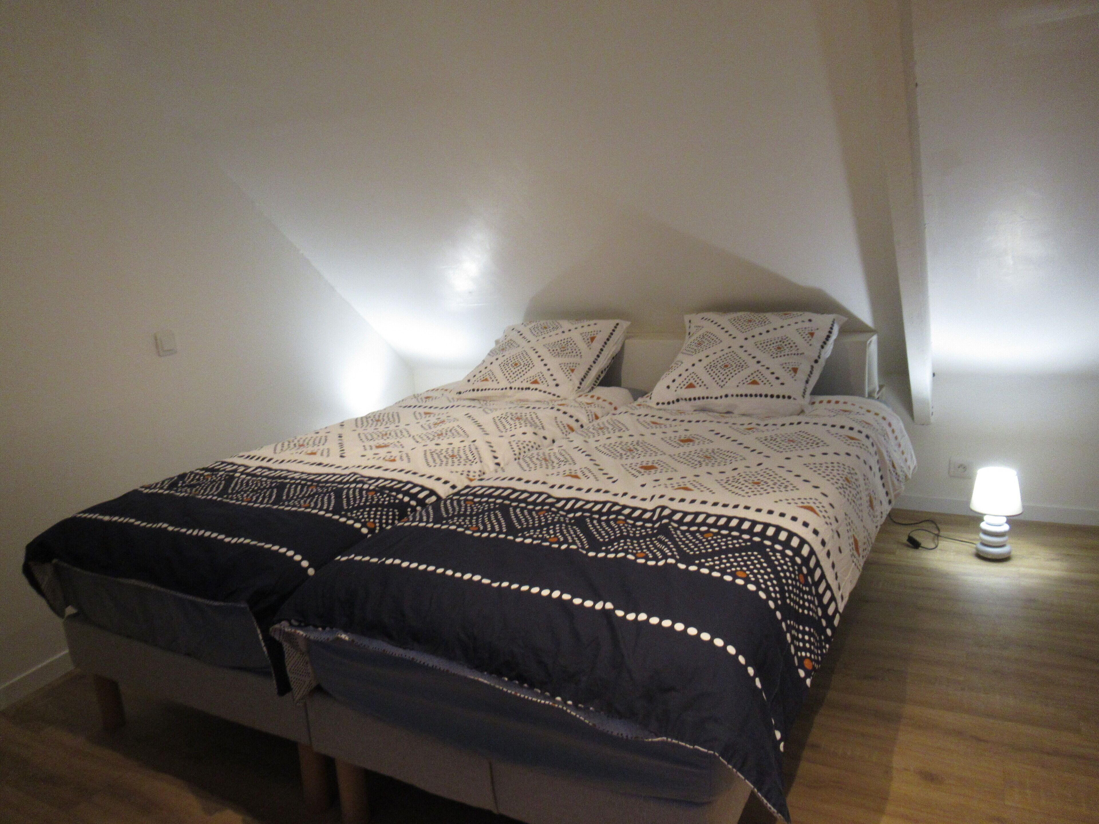 1 slaapkamer, een strijkplank/strijkijzer, reisbedje, gratis wifi