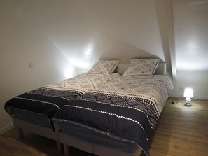 1 soverom, strykejern/-brett, reiseseng for barn og wi-fi (inkludert)