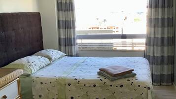 1 habitación, tabla de planchar con plancha, wifi gratis y ropa de cama