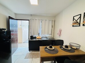 Basic Studio | Dining - Residencial Morada do Sol (Florianópolis)
