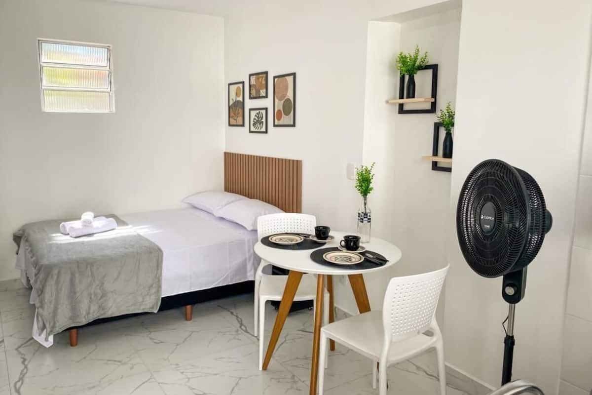 Loft Basic | 1 kamar tidur, Wi-Fi gratis, dan seprai linen