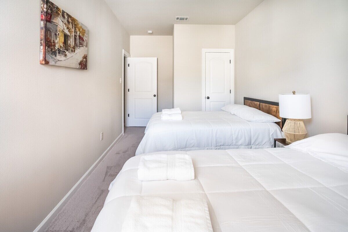 4 bedrooms, iron/ironing board, travel crib, WiFi (free)