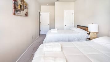 4 slaapkamers, een strijkplank/strijkijzer, reisbedje, gratis wifi