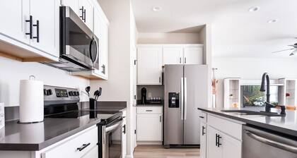 Bayou Bengal Royal Stay-n-Tailgate by LSU - BC1025