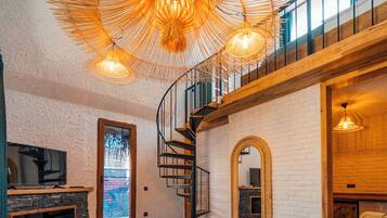 32–tuumainen LCD-televisio, jossa satelliittikanavat