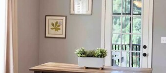 Howie’s House with Free Gameday Parking