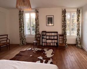 6 slaapkamers, een strijkplank/strijkijzer, gratis wifi, beddengoed