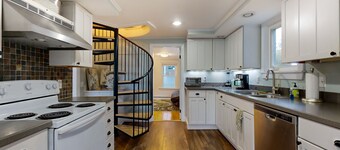 Oceanfront, dog-friendly home with amazing ocean/Mt. Desert Island views