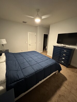 3 bedrooms, desk, iron/ironing board, free WiFi - Modern Coastal 3 Bedroom Townhome - 10 Min to Beach  Gated Community with Pool (Fort Myers)