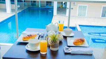 Outdoor pool, pool umbrellas, sun loungers