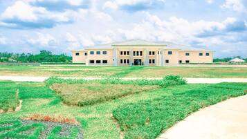 المنشأة من الخارج