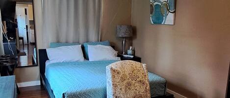 1 bedroom, desk, iron/ironing board, free WiFi