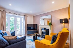 TV - The Blackrock Retreat- Salthill - free parking (Galway)