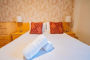 2 bedrooms, iron/ironing board, travel cot, free WiFi