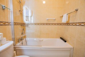 Bathtub, eco-friendly toiletries, hair dryer