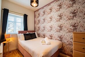 2 chambres, fer et planche à repasser, lit parapluie, Wi-Fi gratuit